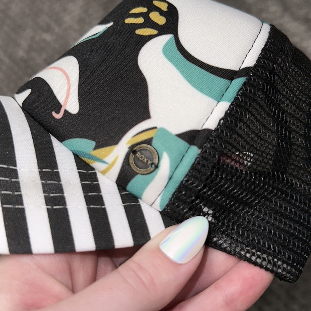 NEW! Roxy Trucker Hat - Picture 4 of 5